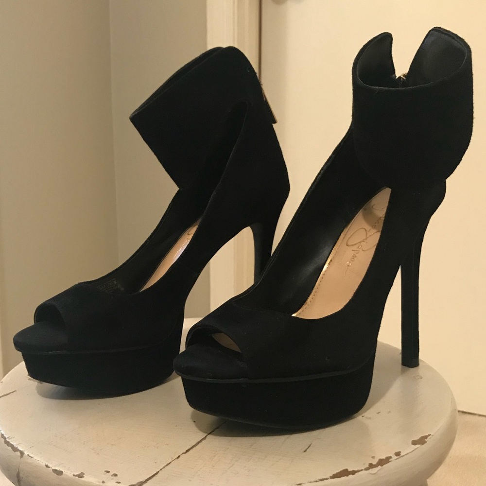 Jessica Simpson - Black Heels